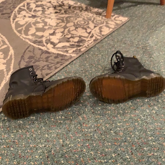 Dr martens barely worn - Picture 3 of 4